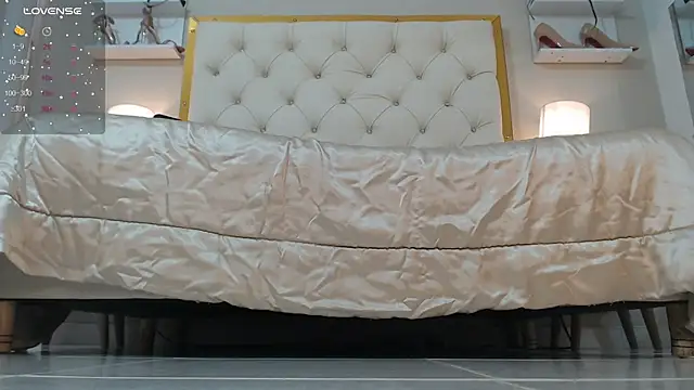 aura sanders1 online show from November 2025 12:15:01 PM