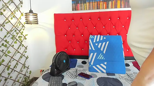 carolinacrus01 online show from September 2025 02:43:01 PM