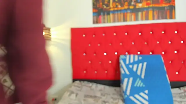 carolinacrus01 online show from September 2025 04:12:02 PM