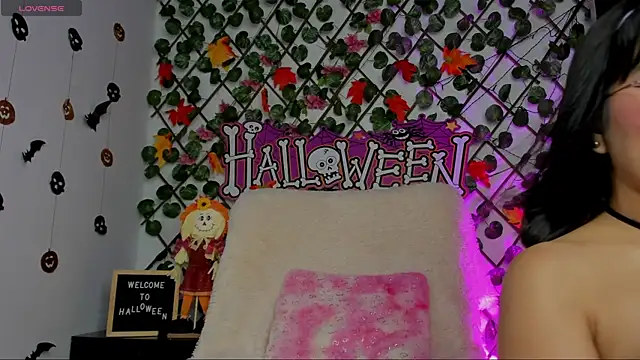 Snapshot of isabel_jaames chatting on October 2025 07:58:02 PM isabel jaames online show from October 2025 07:58:02 PM