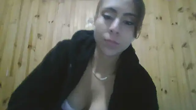 Snapshot of Roselingalvis13 chatting on October 2025 03:26:02 AM Roselingalvis13 online show from October 2025 03:26:02 AM