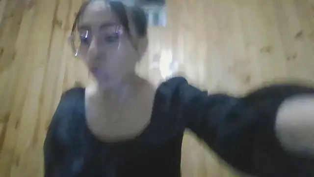 Snapshot of Roselingalvis13 chatting on October 2025 02:54:01 AM Roselingalvis13 online show from October 2025 02:54:01 AM