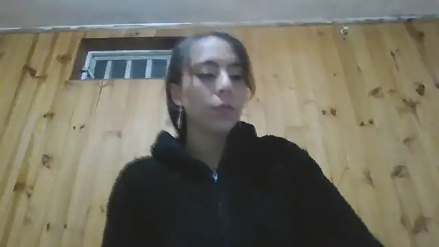 Snapshot of Roselingalvis13 chatting on October 2025 02:33:01 AM Roselingalvis13 online show from October 2025 02:33:01 AM