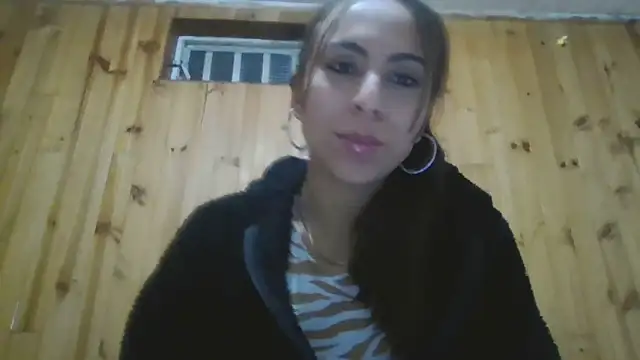 Snapshot of Roselingalvis13 chatting on October 2025 02:56:01 AM Roselingalvis13 online show from October 2025 02:56:01 AM