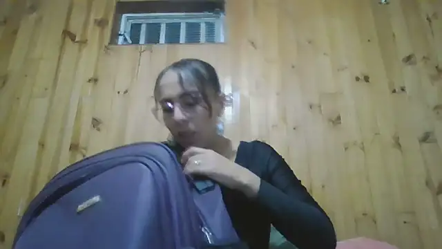 Snapshot of Roselingalvis13 chatting on October 2025 02:48:01 AM Roselingalvis13 online show from October 2025 02:48:01 AM