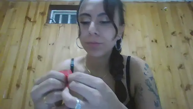 Snapshot of Roselingalvis13 chatting on November 2025 02:58:02 AM Roselingalvis13 online show from November 2025 02:58:02 AM