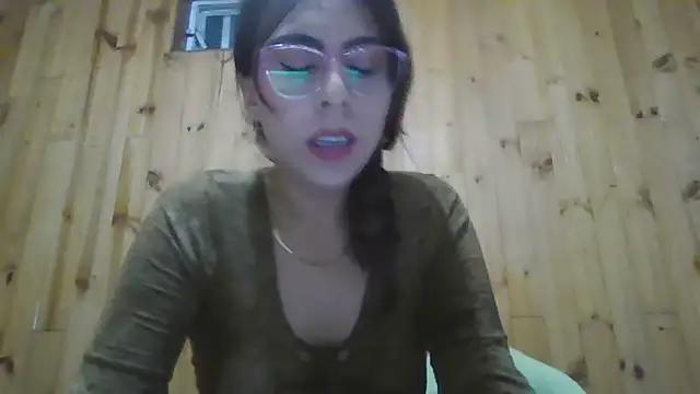 Snapshot of Roselingalvis13 chatting on November 2025 02:54:01 AM Roselingalvis13 online show from November 2025 02:54:01 AM