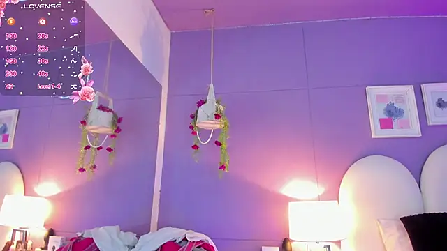 my aleja  online show from October 2025 01:22:01 PM