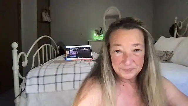 milf-Lacey online show from October 2025 04:19:01 PM