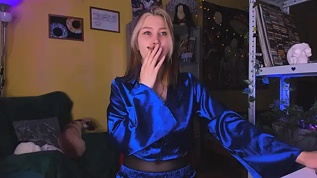 Snapshot of Nicole_matt chatting on November 2025 03:40:02 AM Nicole matt online show from November 2025 03:40:02 AM