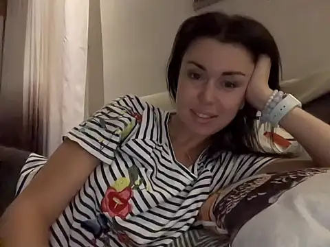 Gilin1 online show from October 2025 06:52:02 PM