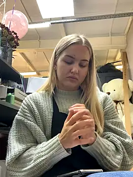 CandyVice online show from October 2025 04:20:02 PM