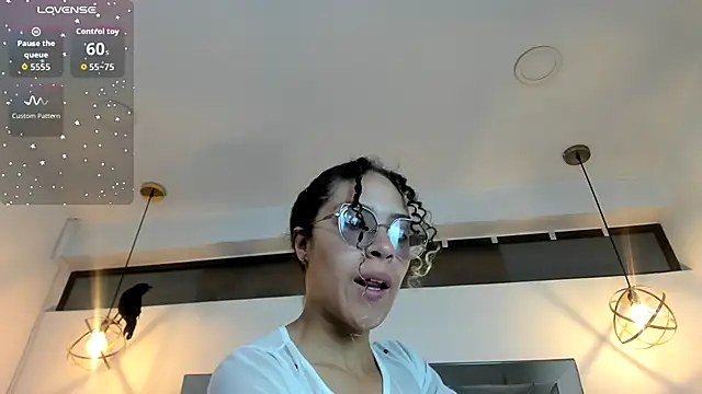 Hanna Cornee  online show from October 2025 01:40:02 PM