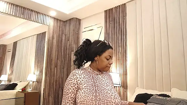 Snapshot of SheilaCoopers_ chatting on October 2025 12:23:01 PM SheilaCoopers online show from October 2025 12:23:01 PM