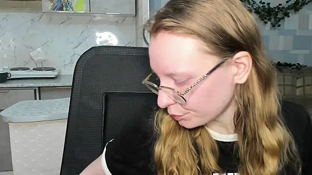 Rommia online show from November 2025 08:27:02 PM