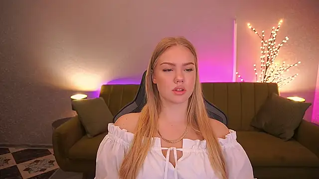 Snapshot of CelesteNoir chatting on September 2025 06:18:01 AM CelesteNoir online show from September 2025 06:18:01 AM