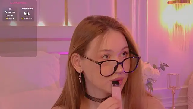 NancySmitts online show from October 2025 03:51:02 PM