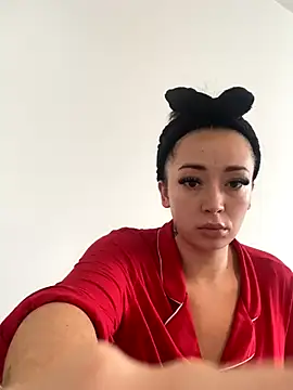 ItsCOCOx online show from November 2025 12:05:02 PM