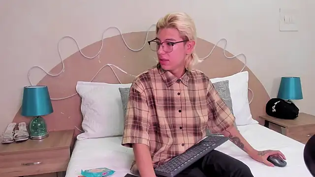 Snapshot of Enrrixxx_ chatting on November 2025 08:21:02 PM Enrrixxx online show from November 2025 08:21:02 PM