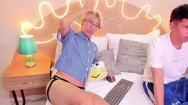 Snapshot of Enrrixxx_ chatting on November 2025 12:32:01 AM Enrrixxx online show from November 2025 12:32:01 AM