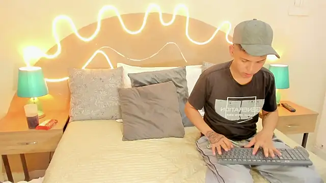 Snapshot of Enrrixxx_ chatting on November 2025 12:31:01 AM Enrrixxx online show from November 2025 12:31:01 AM