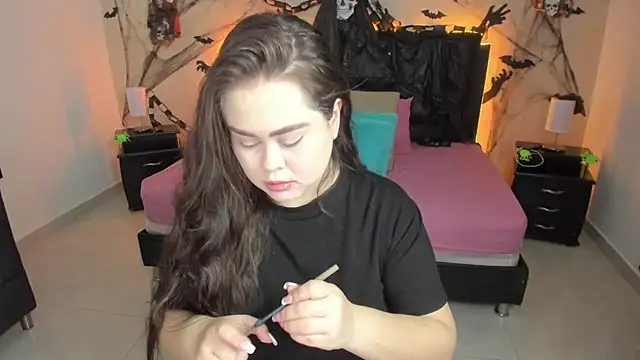 Snapshot of LolaVillalobos chatting on October 2025 12:05:01 PM LolaVillalobos online show from October 2025 12:05:01 PM