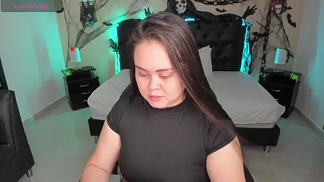 Snapshot of LolaVillalobos chatting on November 2025 01:24:03 PM LolaVillalobos online show from November 2025 01:24:03 PM