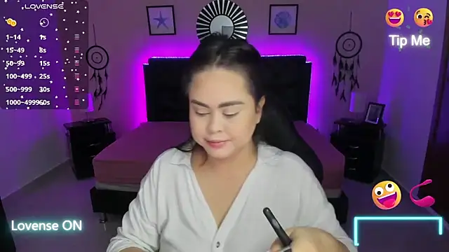 Snapshot of LolaVillalobos chatting on November 2025 01:55:02 PM LolaVillalobos online show from November 2025 01:55:02 PM