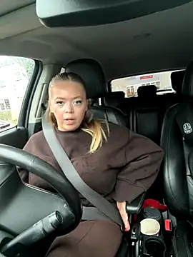 Snapshot of KaylaTrudi chatting on November 2025 10:58:01 AM KaylaTrudi online show from November 2025 10:58:01 AM