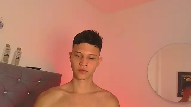 Snapshot of Twinkcock22 chatting on October 2025 10:21:01 PM Twinkcock22 online show from October 2025 10:21:01 PM