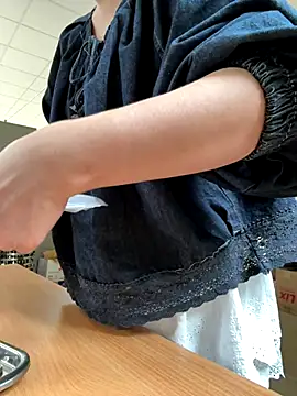 Snapshot of PhuongNhi21 chatting on October 2025 01:17:02 AM PhuongNhi21 online show from October 2025 01:17:02 AM