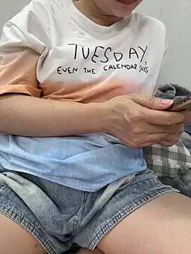 Snapshot of PhuongNhi21 chatting on October 2025 02:40:01 PM PhuongNhi21 online show from October 2025 02:40:01 PM