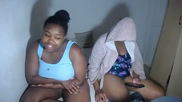 Snapshot of IntoxicatedAries chatting on October 2025 09:59:02 PM IntoxicatedAries online show from October 2025 09:59:02 PM