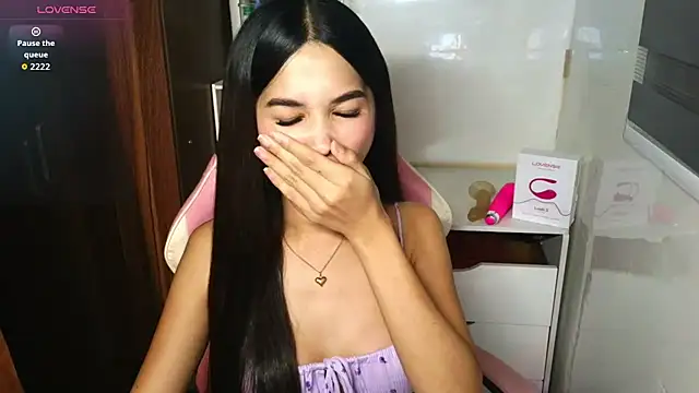 Snapshot of sweetleigh18 chatting on November 2025 06:51:01 PM sweetleigh18 online show from November 2025 06:51:01 PM