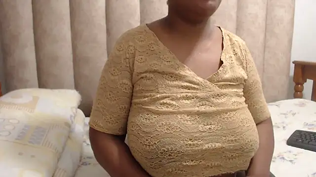 Snapshot of Sexybusty01 chatting on October 2025 06:14:02 AM Sexybusty01 online show from October 2025 06:14:02 AM