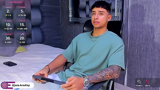 Snapshot of jaze_bradley chatting on September 2025 11:37:02 AM jaze bradley online show from September 2025 11:37:02 AM