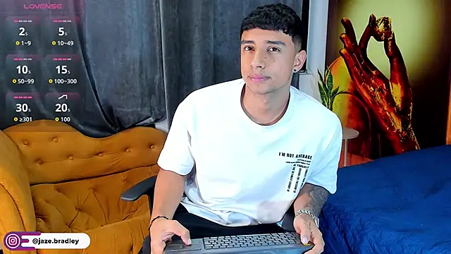 Snapshot of jaze_bradley chatting on October 2025 11:33:02 AM jaze bradley online show from October 2025 11:33:02 AM