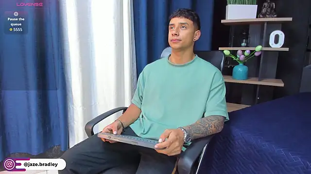 Snapshot of jaze_bradley chatting on October 2025 11:33:02 AM jaze bradley online show from October 2025 11:33:02 AM