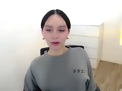 holly tabby online show from October 2025 12:11:02 AM