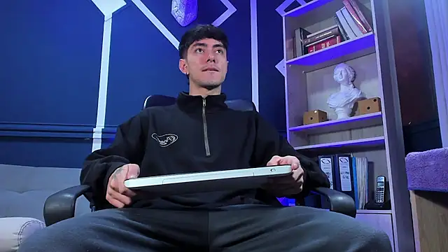 etham wolf  online show from September 2025 12:10:01 PM