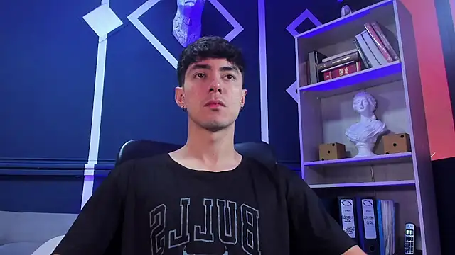 etham wolf  online show from October 2025 01:06:02 PM