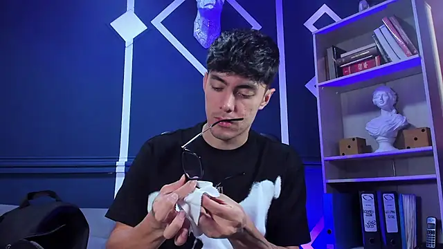 etham wolf  online show from October 2025 12:23:02 PM