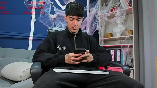 etham wolf  online show from October 2025 02:19:01 PM