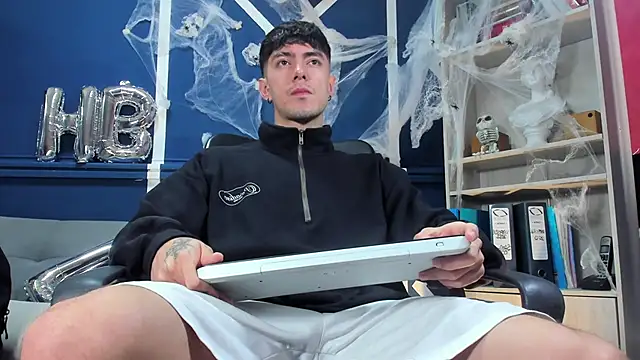 etham wolf  online show from November 2025 12:51:02 PM