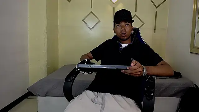 Snapshot of CollemanStone chatting on December 2025 04:39:02 AM CollemanStone online show from December 2025 04:39:02 AM