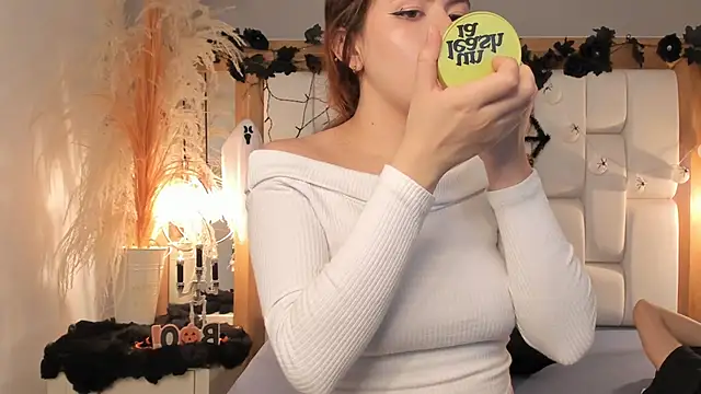 Daphne And Roger online show from October 2025 11:32:02 AM