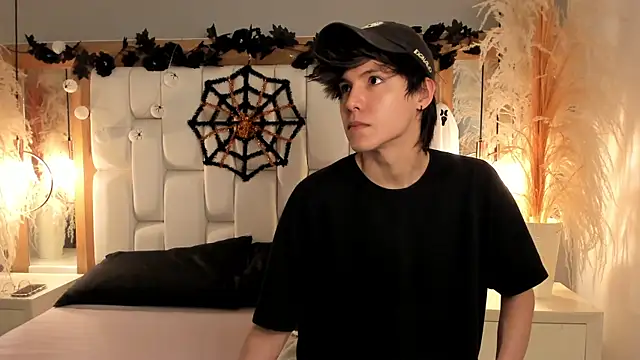 Daphne And Roger online show from October 2025 11:35:01 AM