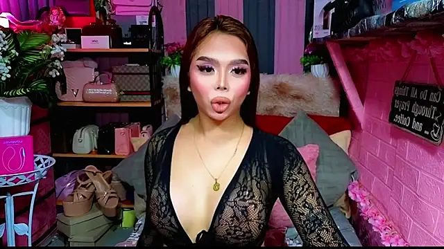 MoniqueCeleste online show from November 2025 05:03:02 PM