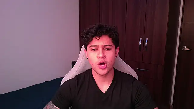 Snapshot of domsantiago_ chatting on October 2025 07:56:01 PM domsantiago online show from October 2025 07:56:01 PM