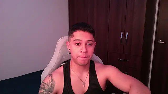 Snapshot of domsantiago_ chatting on October 2025 05:35:01 PM domsantiago online show from October 2025 05:35:01 PM